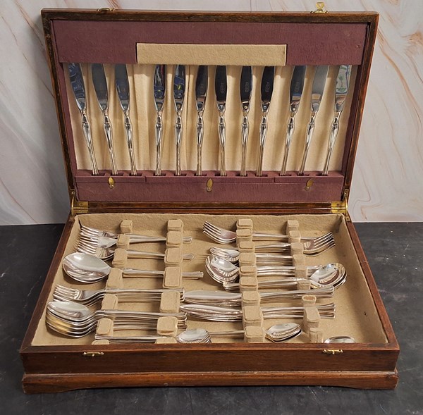 Lot 1313 - CUTLERY CANTEEN
