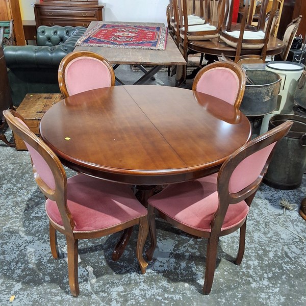 Lot 175 - DINING SUITE