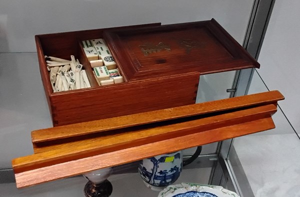 Lot 1369 - MAHJONG SET