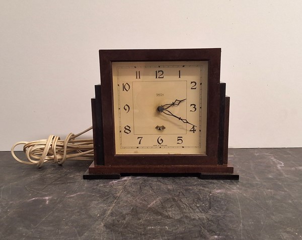 Lot 1263 - VINTAGE CLOCK