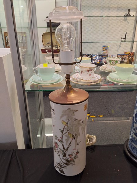 Lot 1318 - LAMP