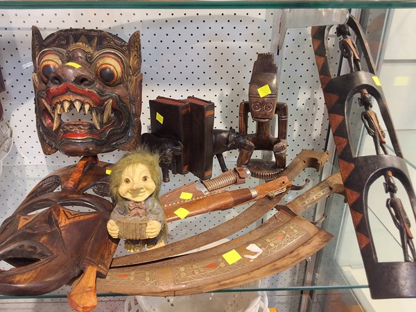 Lot 1284 - TRIBAL WARES