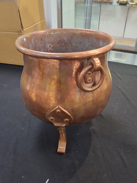 Lot 1239 - POT