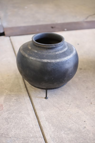 Lot 405 - CLAY POT