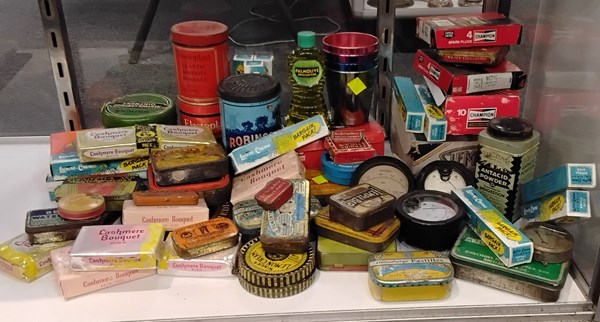 Lot 1329 - VINTAGE PACKAGING
