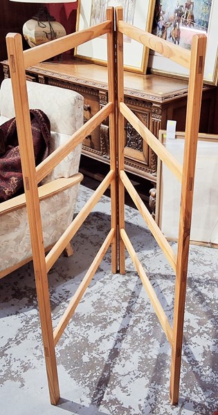 Lot 460 - CLOTHES AIRER