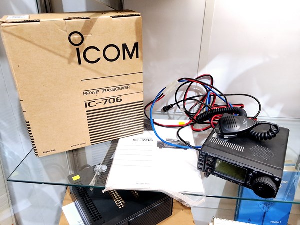 Lot 1353 - AMATEUR RADIO TRANSCEIVER