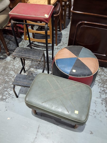 Lot 372 - STOOLS