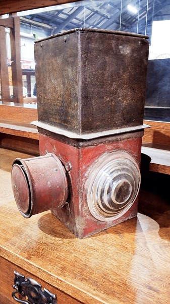 Lot 147 - RAIL LAMP