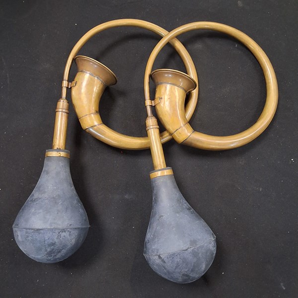 Lot 1246 - CAR HORNS