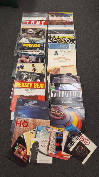 Lot 1217 - VINYL RECORDS