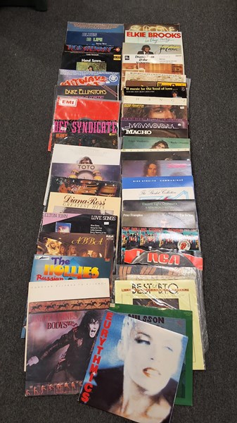 Lot 1214 - VINYL RECORDS