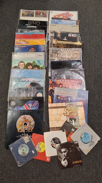 Lot 1218 - VINYL RECORDS