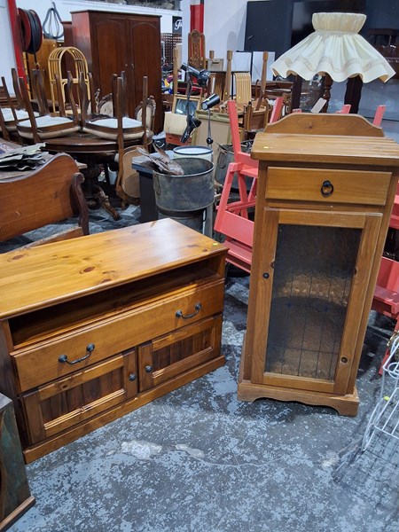 Lot 338 - CABINETS