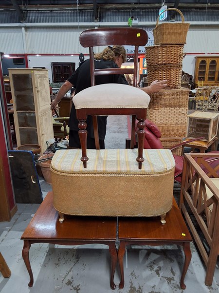 Lot 76 - FURNITURE LOT