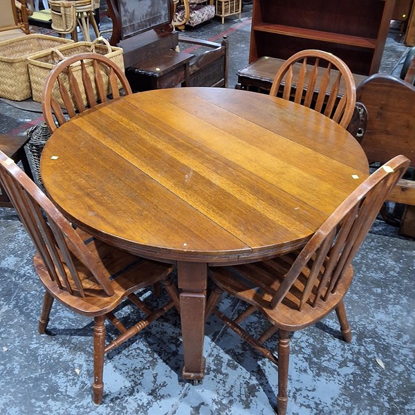 Lot 268 - DINING SUITE