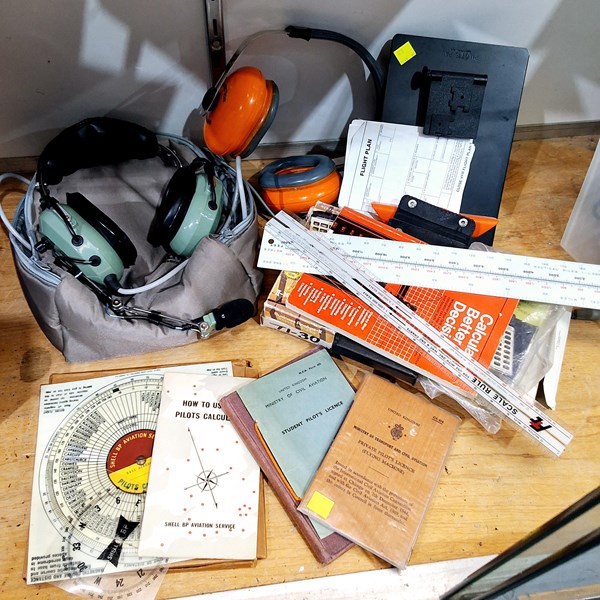 Lot 1356 - PILOTS REQUISITES