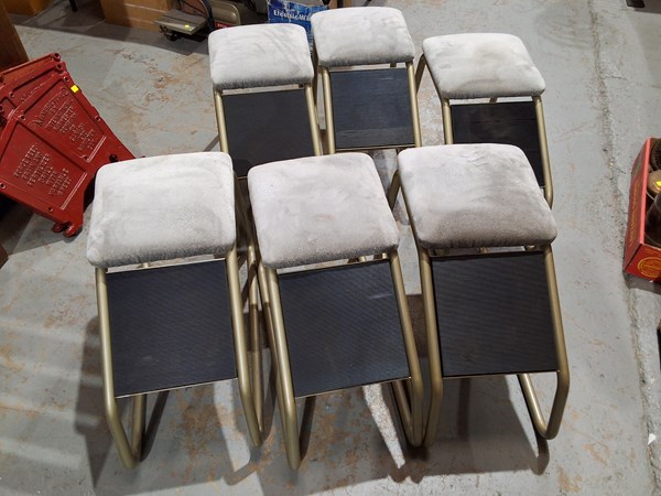Lot 330 - STOOLS