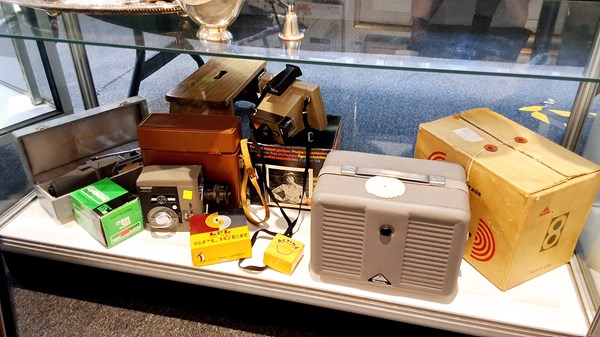 Lot 1135 - CAMERAS & ACCESSORIES