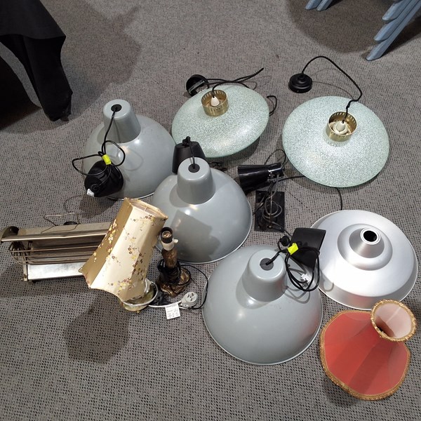 Lot 355 - LIGHTING