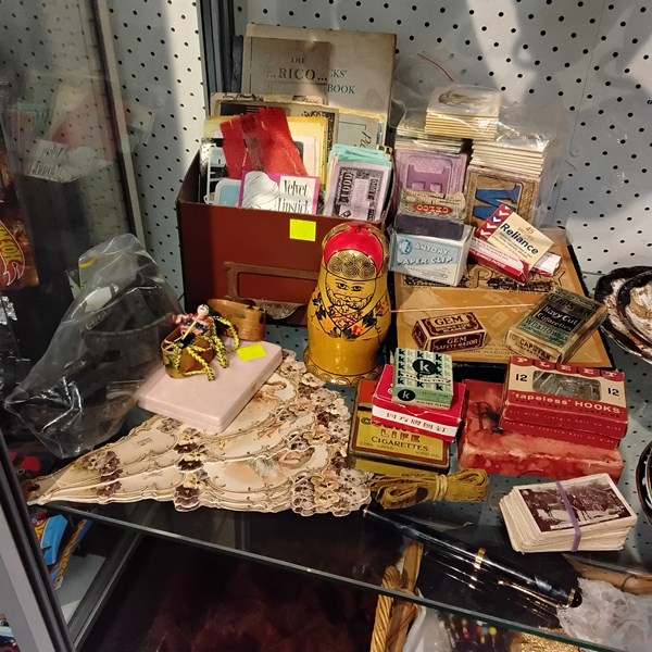 Lot 1326 - EPHEMERA AND COLLECTABLES