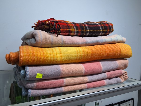 Lot 1387 - WOOLLEN BLANKETS
