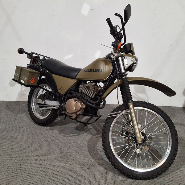 Lot 9 - SUZUKI DR250