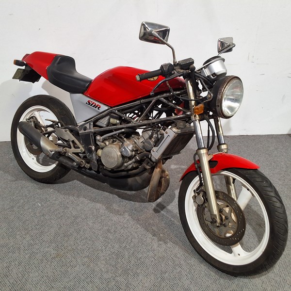 Lot 7 - YAMAHA SDR200