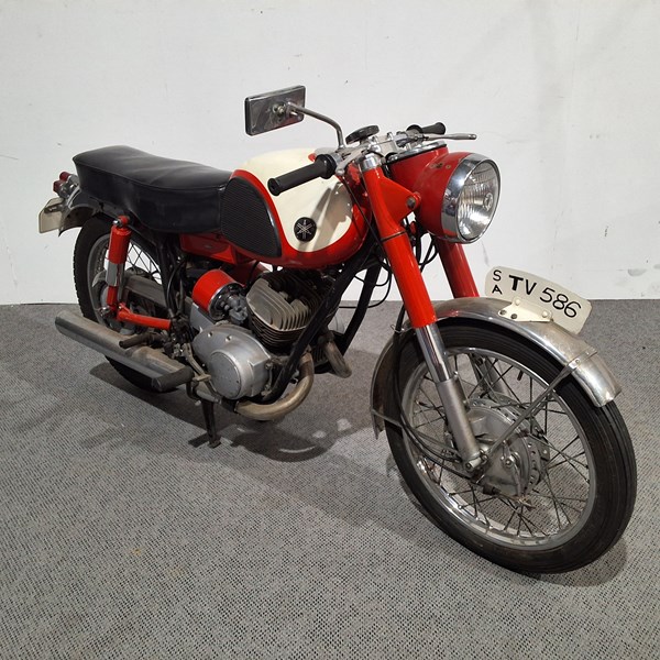 Lot 5 - YAMAHA YDS2