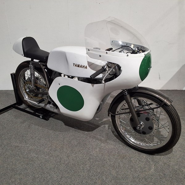 Lot 2 - YAMAHA TRACK BIKE