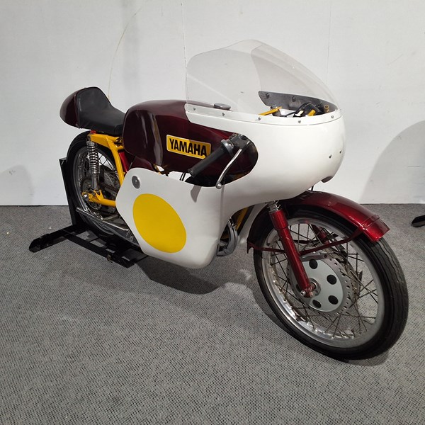 Lot 1 - YAMAHA TRACK BIKE