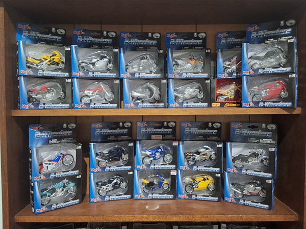 Lot 42 - MOTORCYCLE MODELS