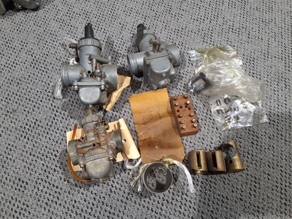 Lot 27 - CARBURETTORS