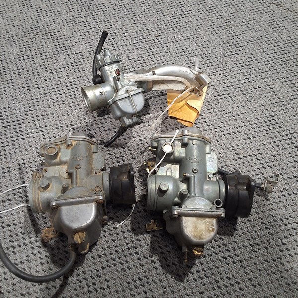 Lot 29 - CARBURETTORS