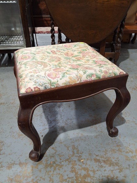 Lot 408 - STOOL