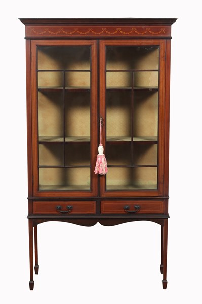 Lot 123 - DISPLAY CABINET