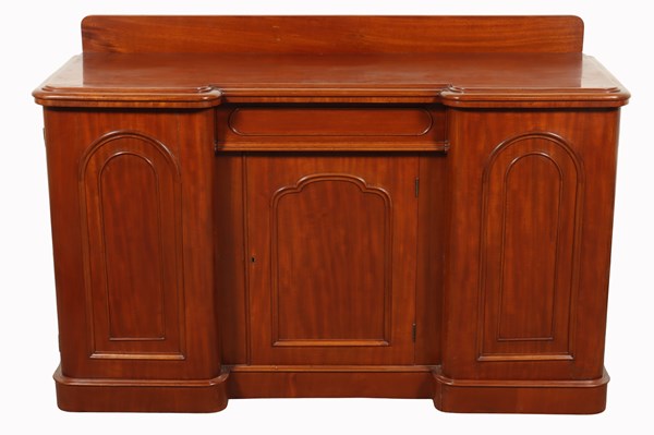 Lot 45 - MAHOGANY SIDEBOARD