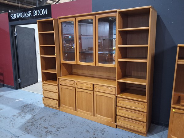 Lot 73 - WALL UNIT