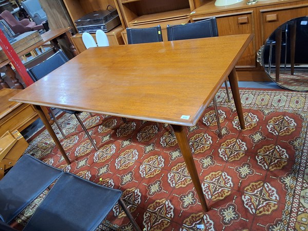 Lot 115 - DINING TABLE