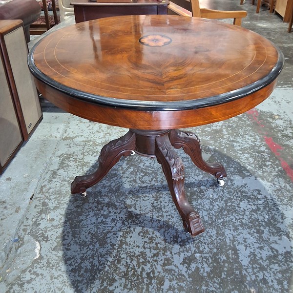 Lot 223 - SALON TABLE