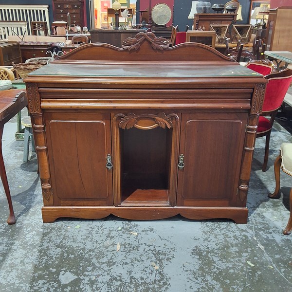 Lot 155 - SIDEBOARD