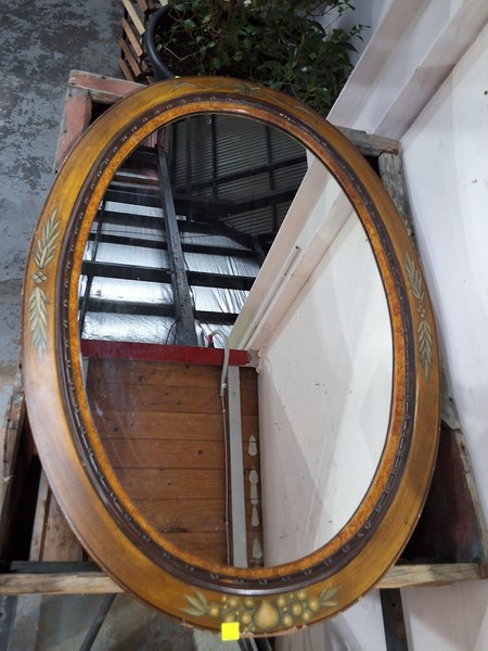 Lot 23 - WALL MIRROR
