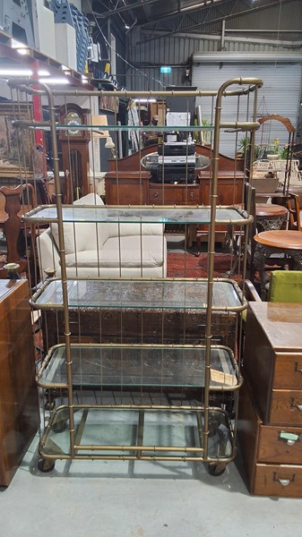 Lot 359 - DISPLAY SHELF
