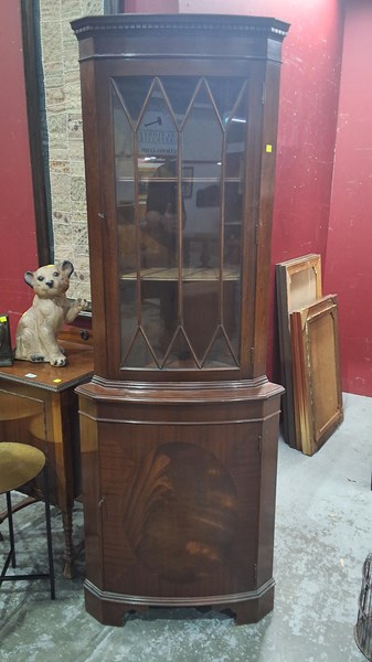 Lot 101 - CORNER CABINET