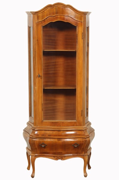 Lot 79 - VITRINE CABINET