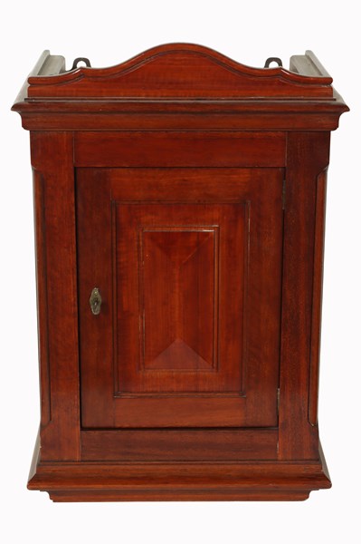 Lot 194 - WALL CABINET