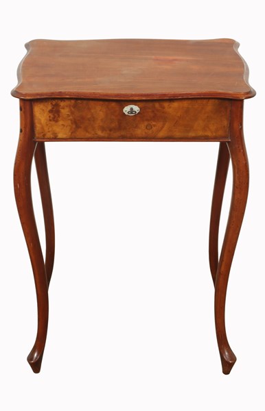 Lot 121 - SEWING WORK TABLE