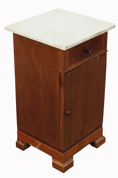 Lot 144 - BEDSIDE CABINET