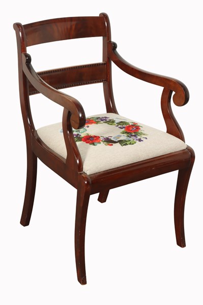 Lot 44 - ARMCHAIR