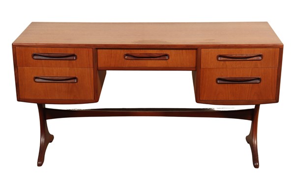 Lot 44 - FRESCO KNEEHOLE DESK